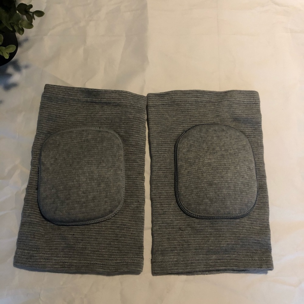 Grey Knees pads